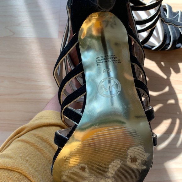 MICHAEL Michael Kors black suede 4-inch heels - Picture 5 of 5